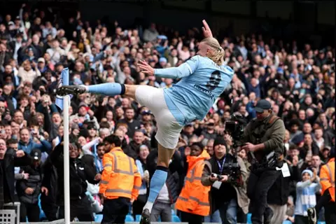 هالاند بعد اكتساح ليفربول: عدت لتسجيل الهاتريك مجددًا.. ونريد المزيد من الألقاب